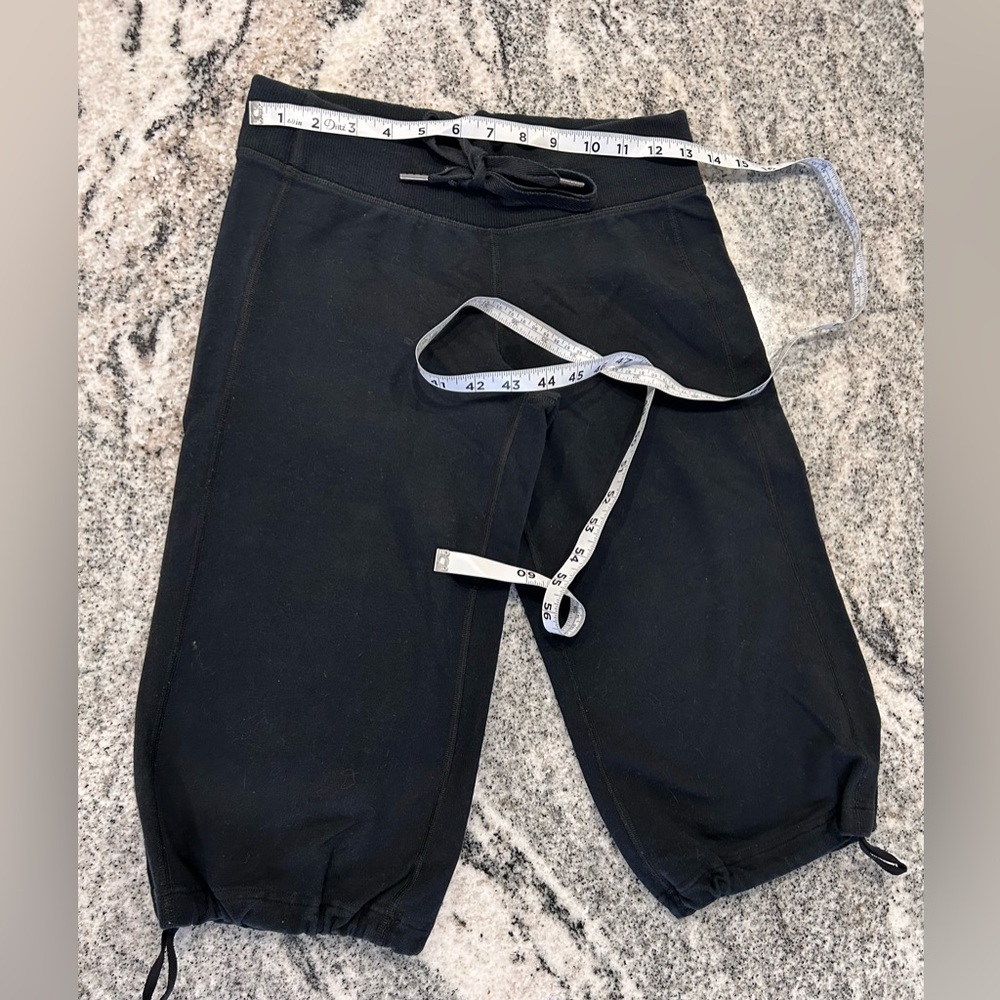lululemon athletica Black Sweatpants Size 4
Shorts  elastic waist with tie - Picture 3 of 8